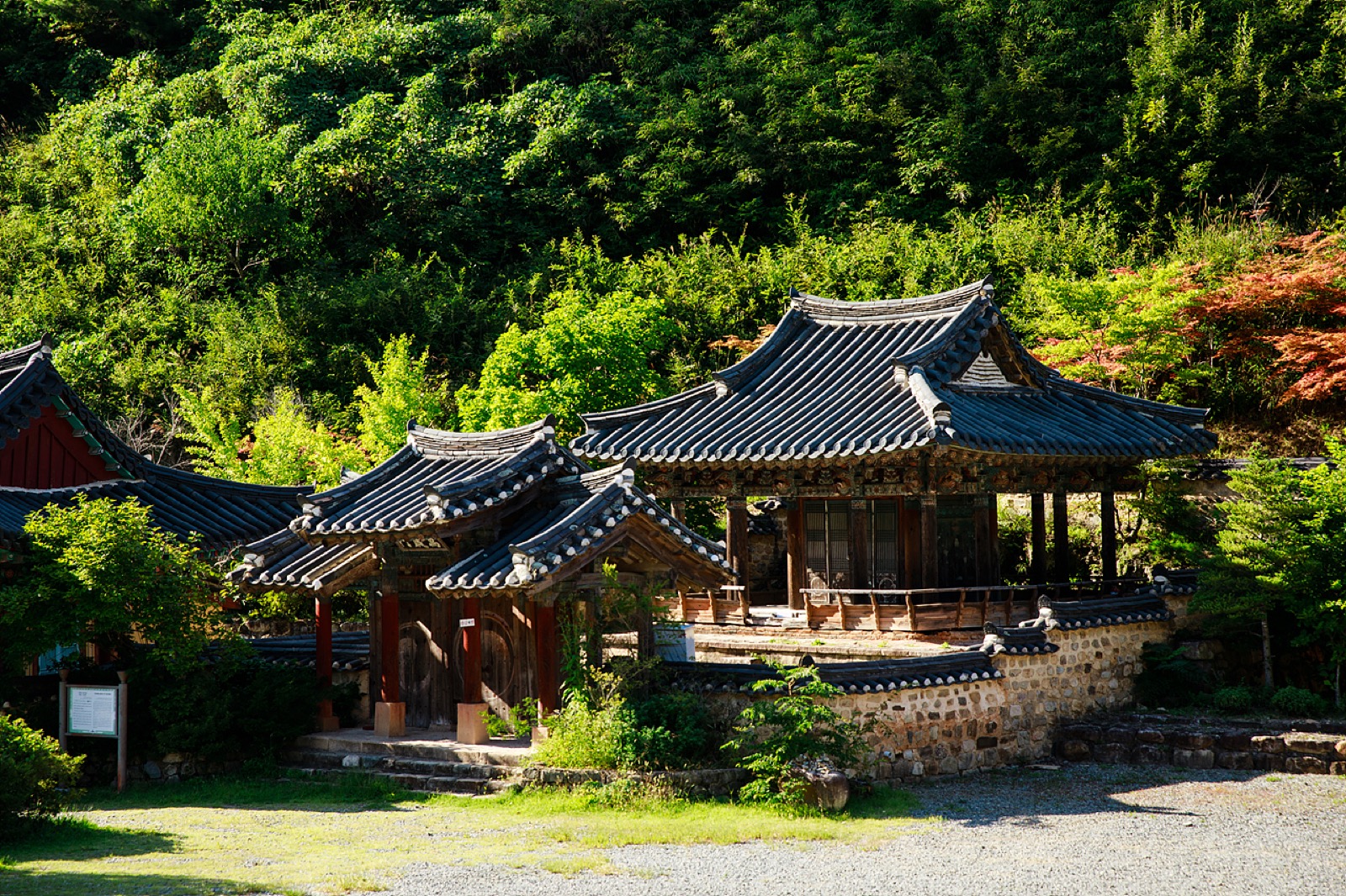 의성 고운사 연수전 전경 — 최치원의 호 고운에서 이름을 따왔다고 전하는 사찰. 공공누리 제1유형 · 의성군 홍보소통담당관 · Wikimedia Commons