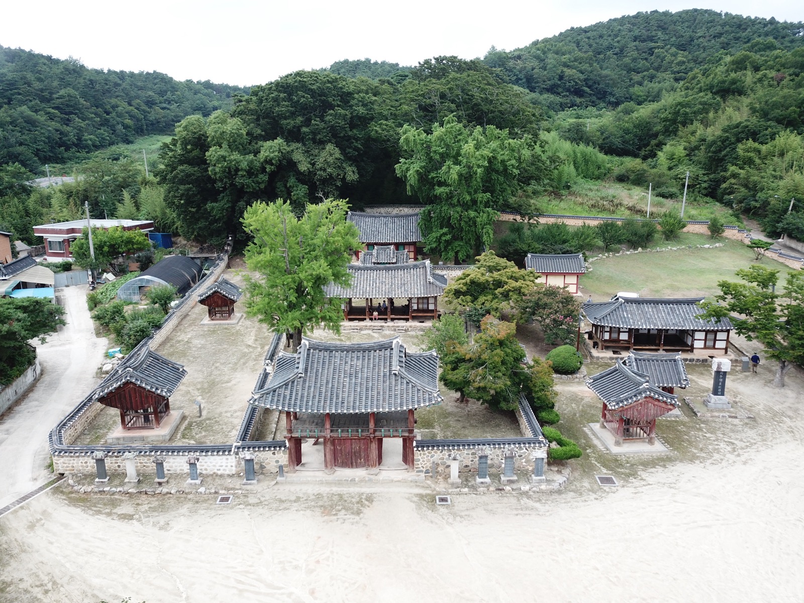 정읍 무성서원 전경 — 최치원을 모신 사당에서 비롯된 서원. CC BY-SA 4.0 · 정읍시 · Wikimedia Commons