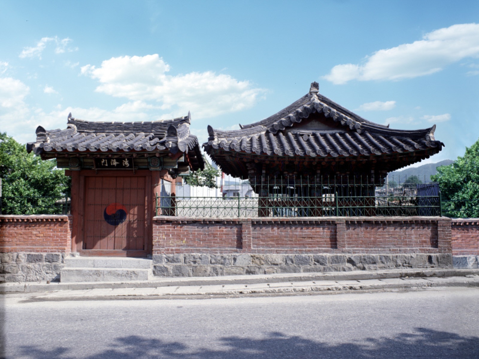 창원 월영대(경상남도 기념물 제125호) — 최치원이 노닐던 곳이라 전합니다. CC BY-SA 4.0 · 문화재청(공공누리 제1유형) · Wikimedia Commons